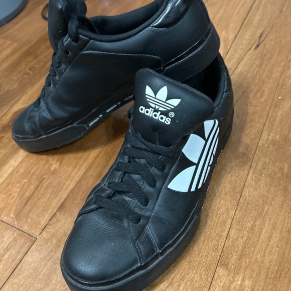 Adidas original black shoes - Picture 2 of 3